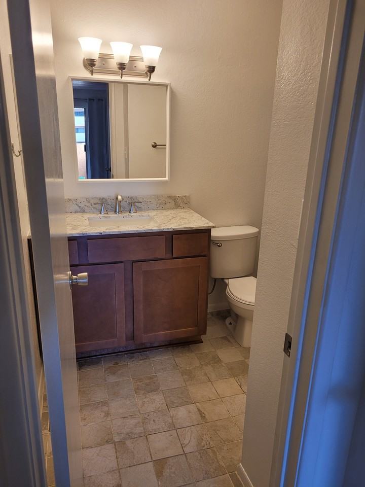 540 N May #2057 - Photo 7 of 22