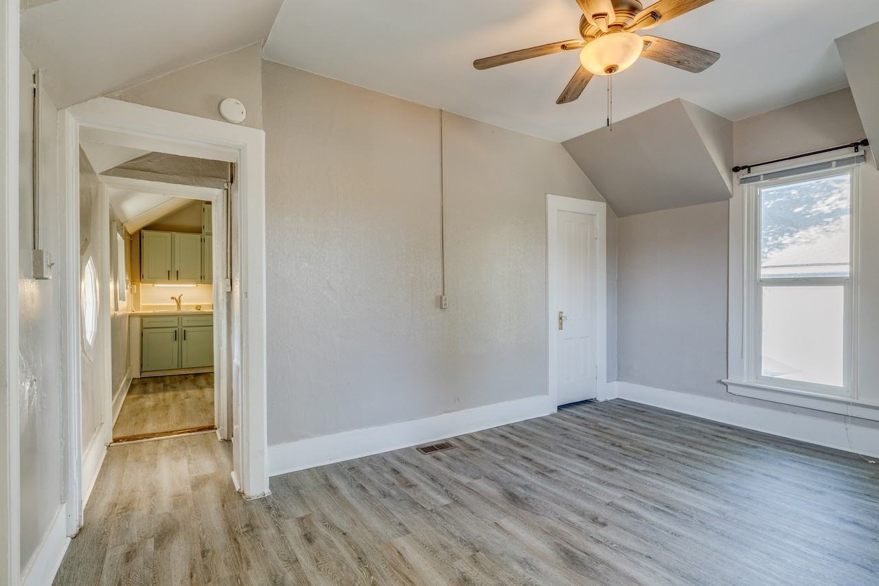 318 E Saint Vrain St #3 - Photo 3 of 14