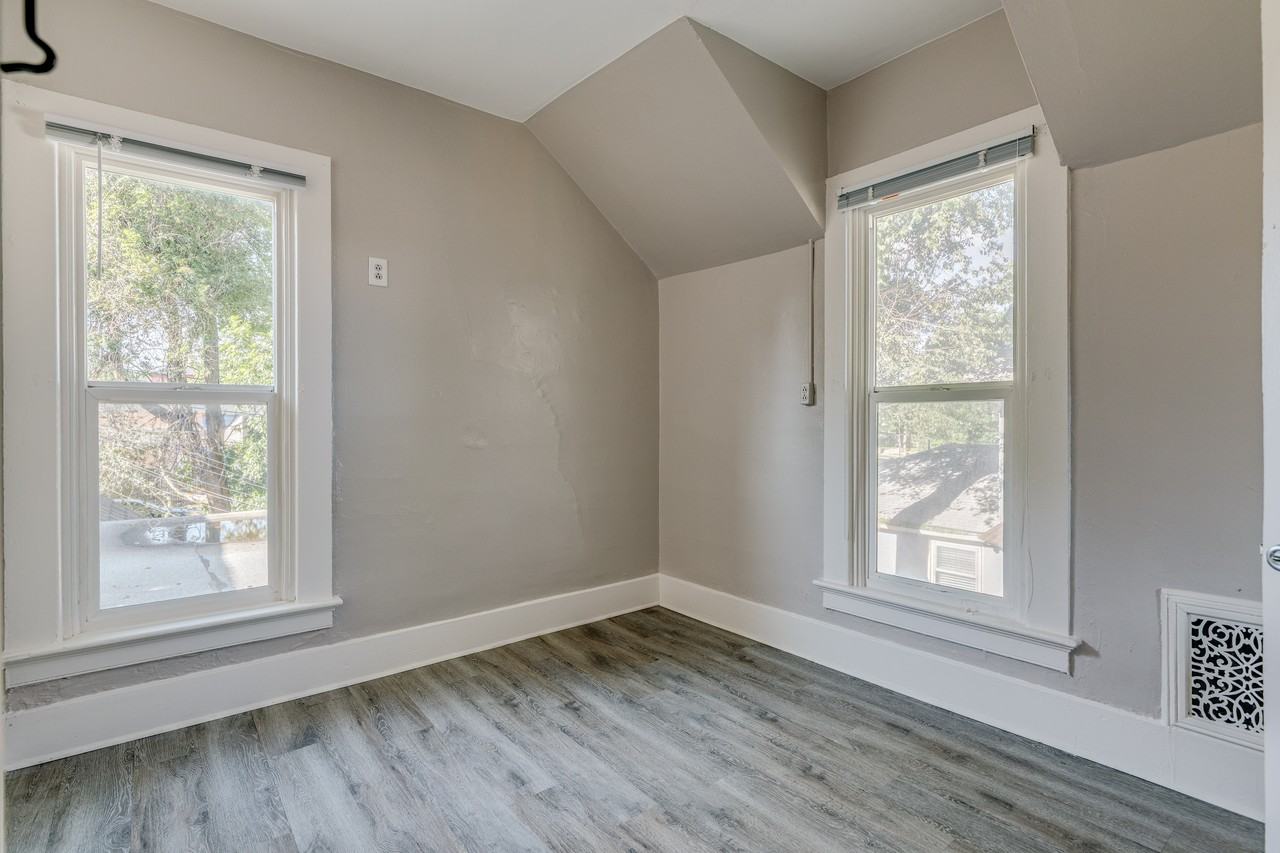 318 E Saint Vrain St #3 - Photo 4 of 14