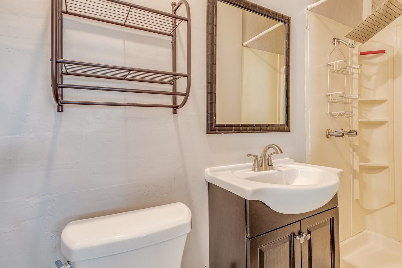 318 E Saint Vrain St #3 - Photo 6 of 14