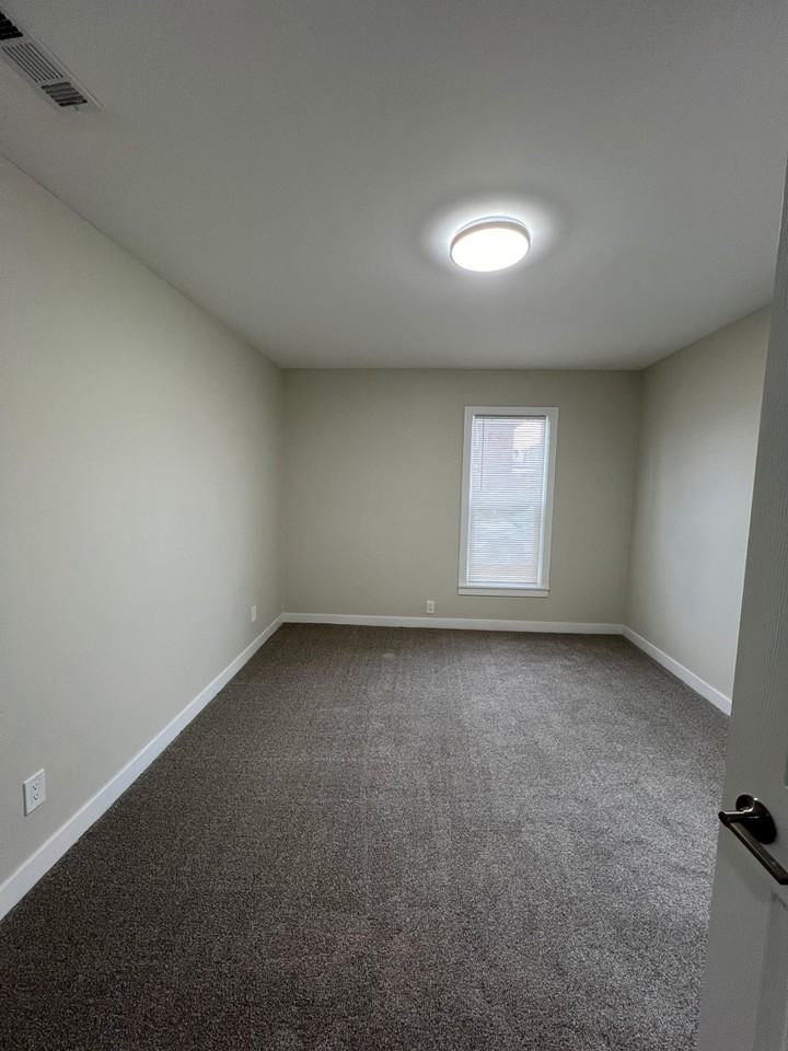 928 Garfield St #1 - Photo 4 of 8