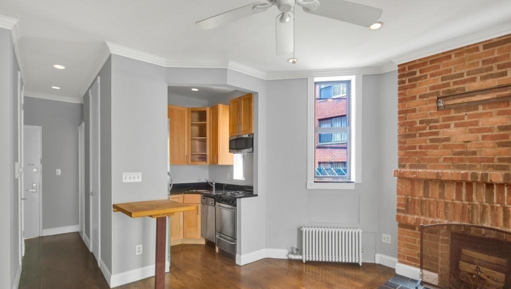 E 25th St #3C - Photo 4 of 9