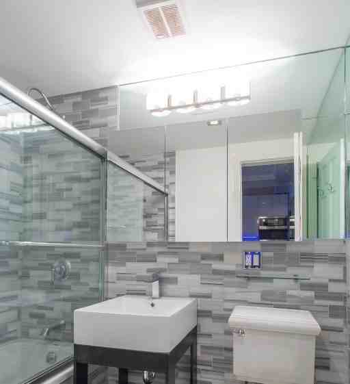 E 11th St #2A - Photo 6 of 7