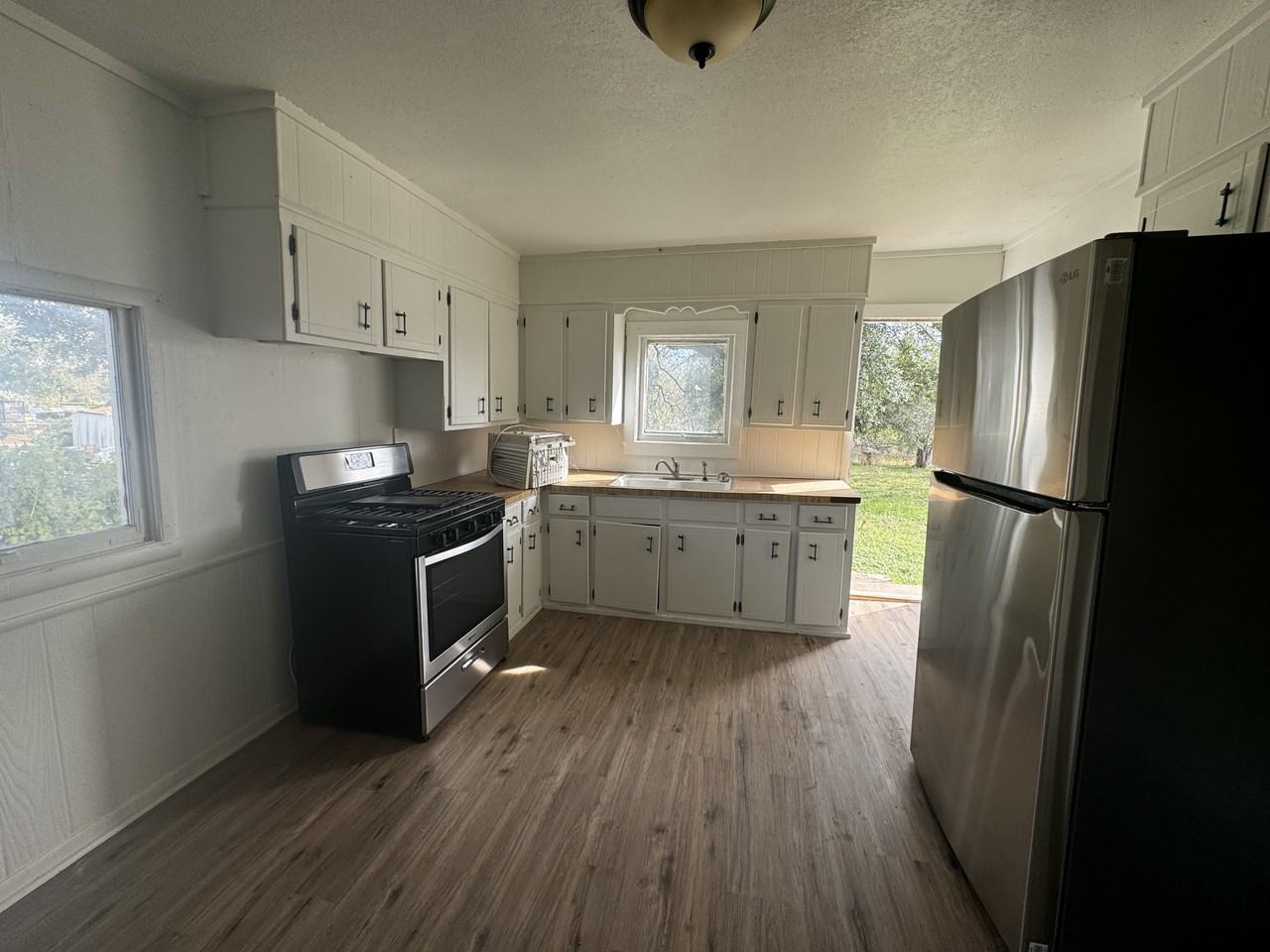 1002 E Pearl St #1 - Photo 2 of 9