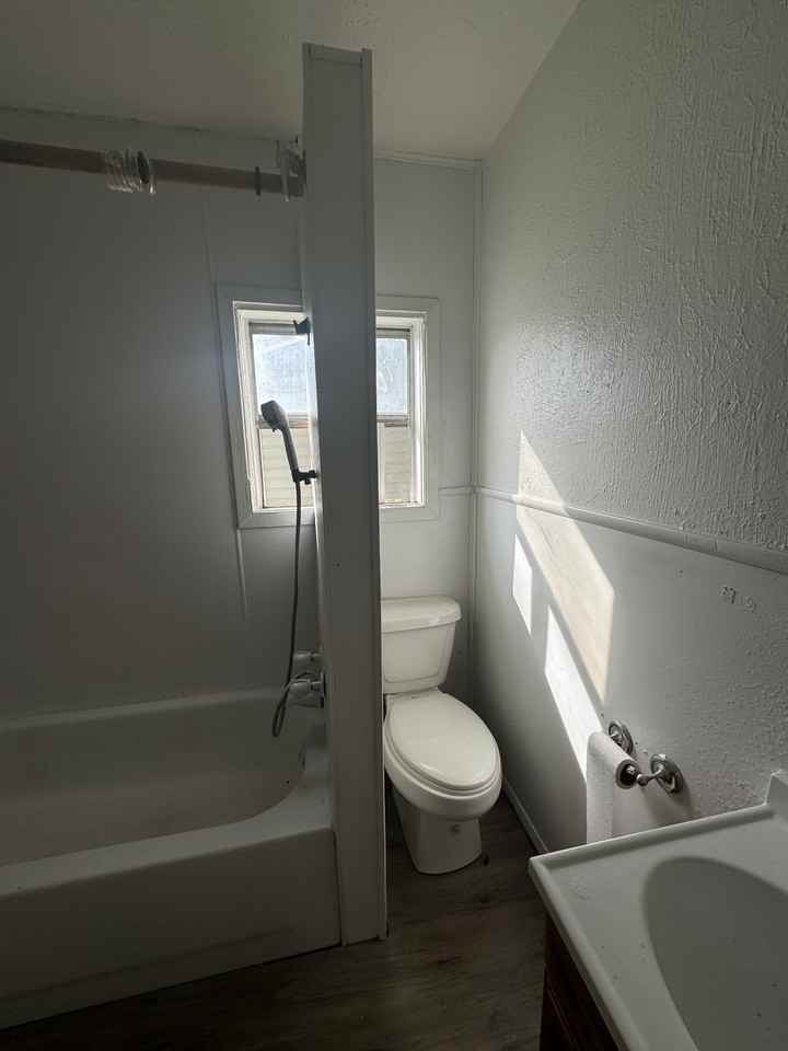 1002 E Pearl St #1 - Photo 3 of 9