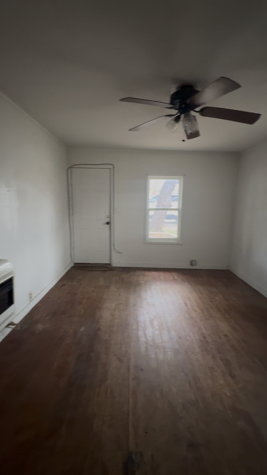 1002 E Pearl St #1 - Photo 5 of 9