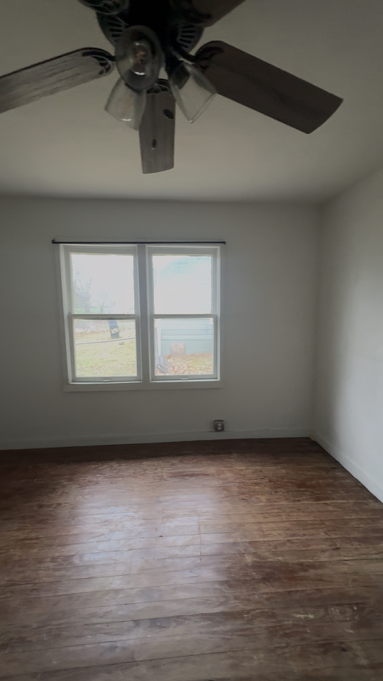 1002 E Pearl St #1 - Photo 6 of 9