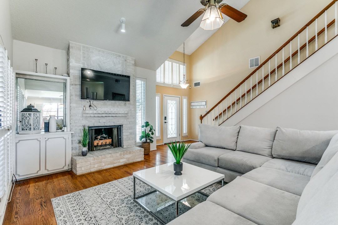 1107 River Vis W #1 - Photo 3 of 8