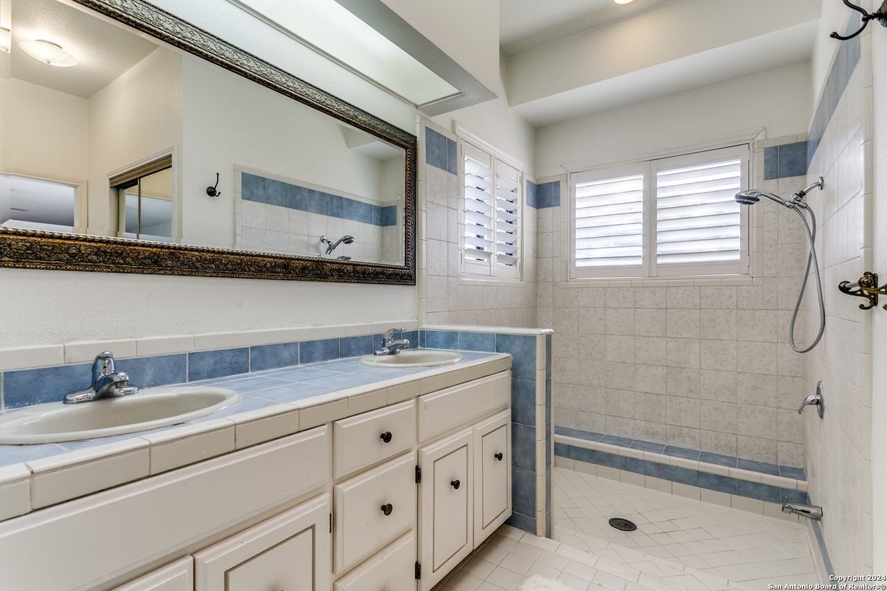 1107 River Vis W #1 - Photo 7 of 8