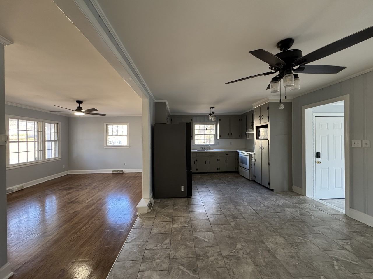 1115 Grovewood Dr #1 - Photo 7 of 26