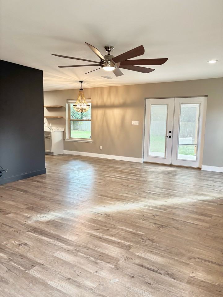 2121 Oakstream Ave #1 - Photo 7 of 34