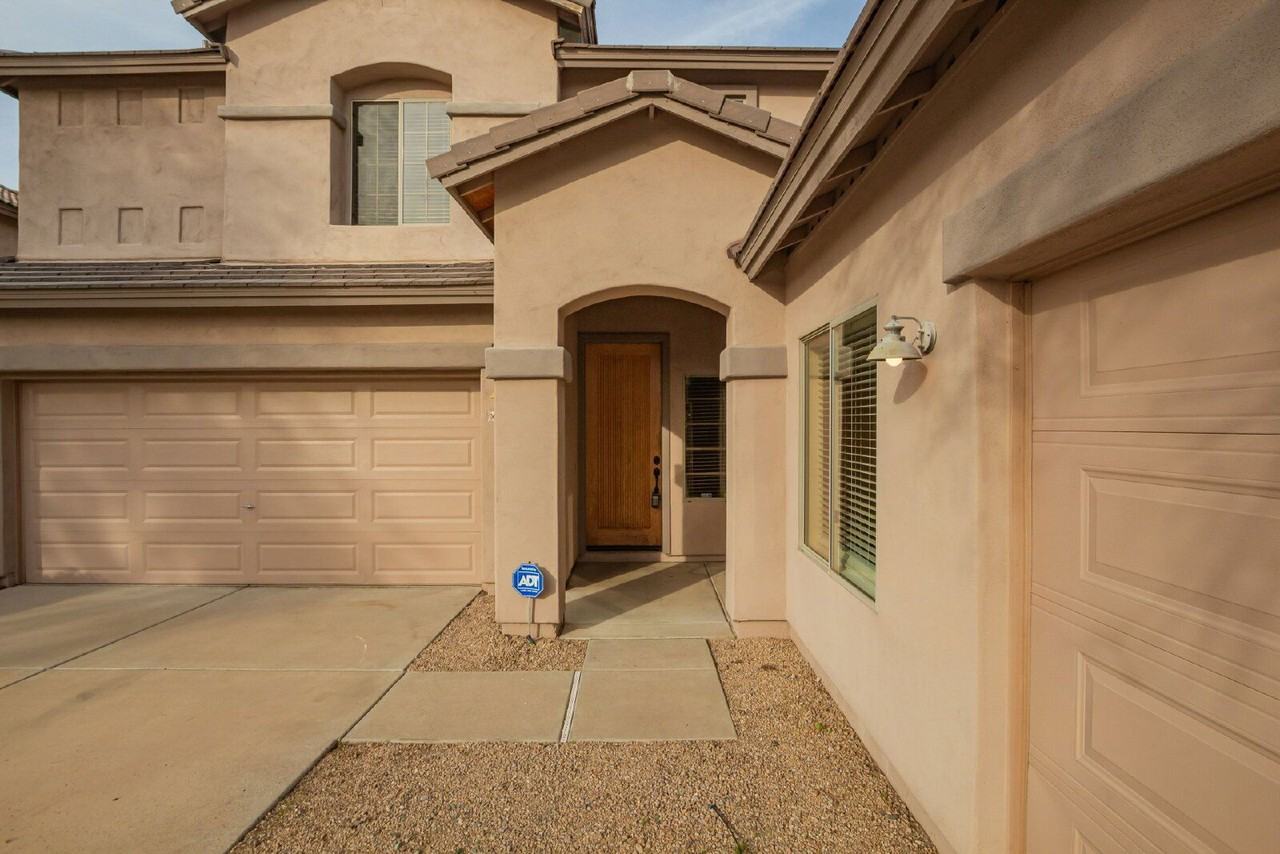 4618 E Brilliant Sky Dr - Photo 4 of 47