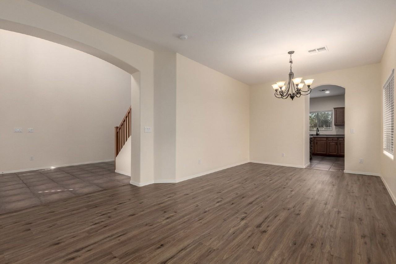 4618 E Brilliant Sky Dr - Photo 7 of 47