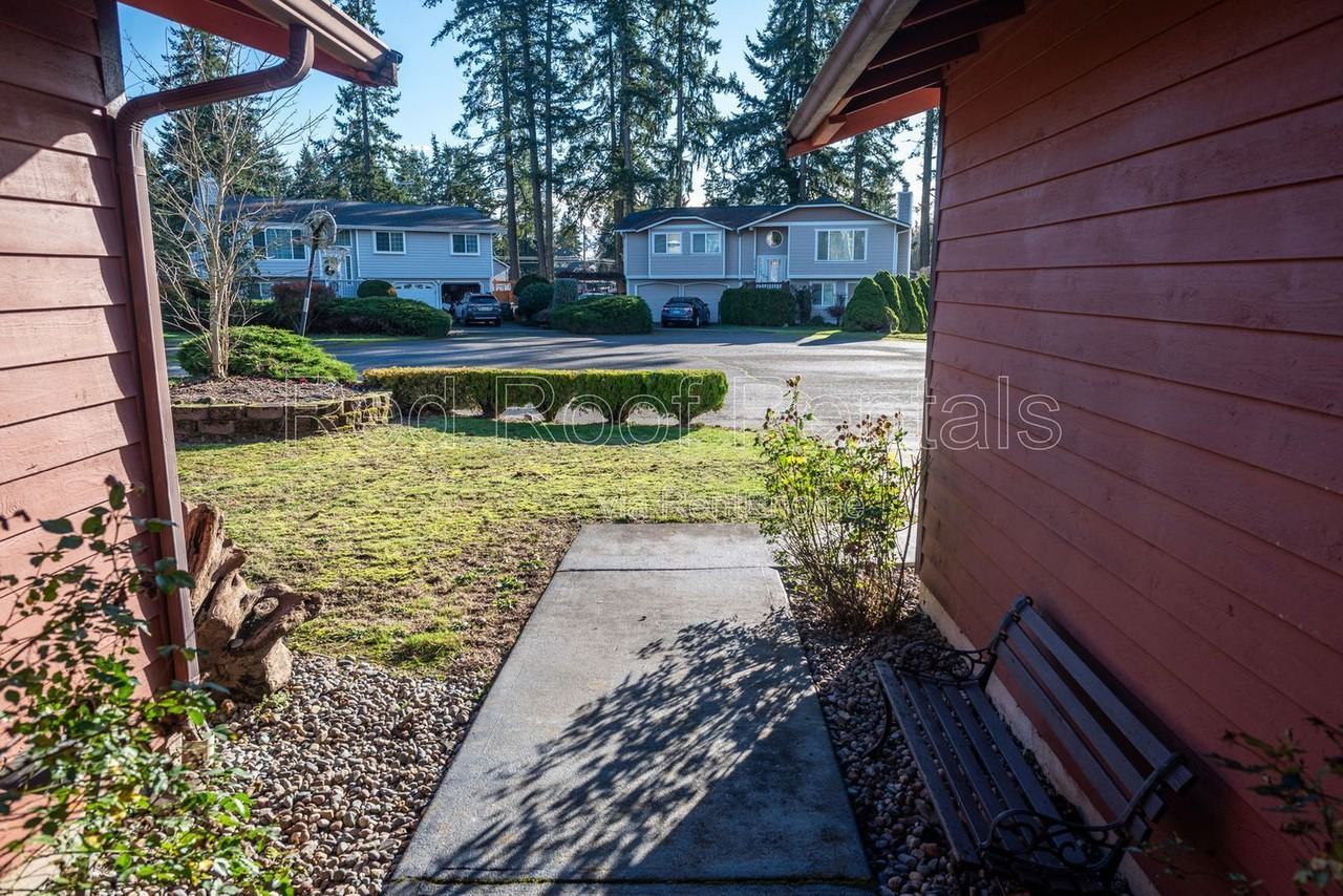 2107 167th Street Ct E - Photo 4 of 37