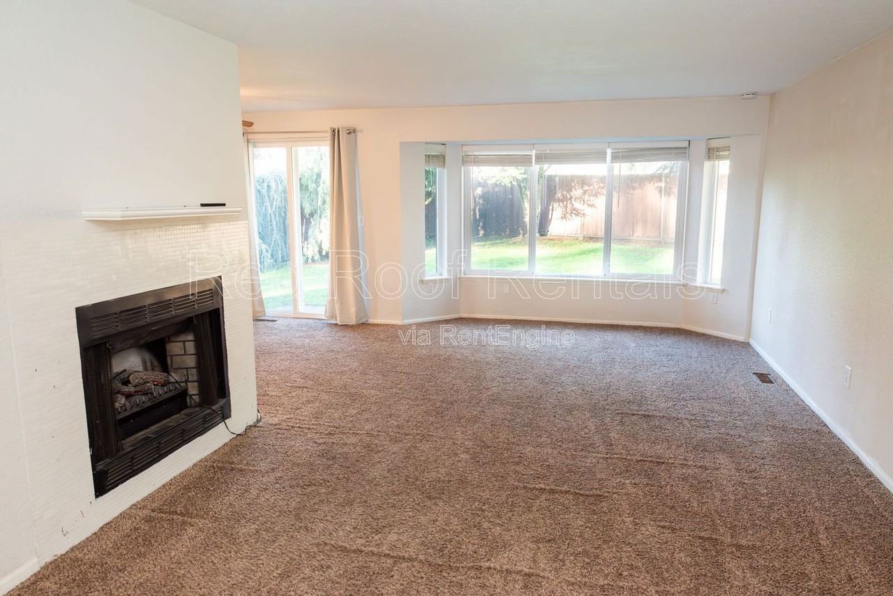 2107 167th Street Ct E - Photo 7 of 37