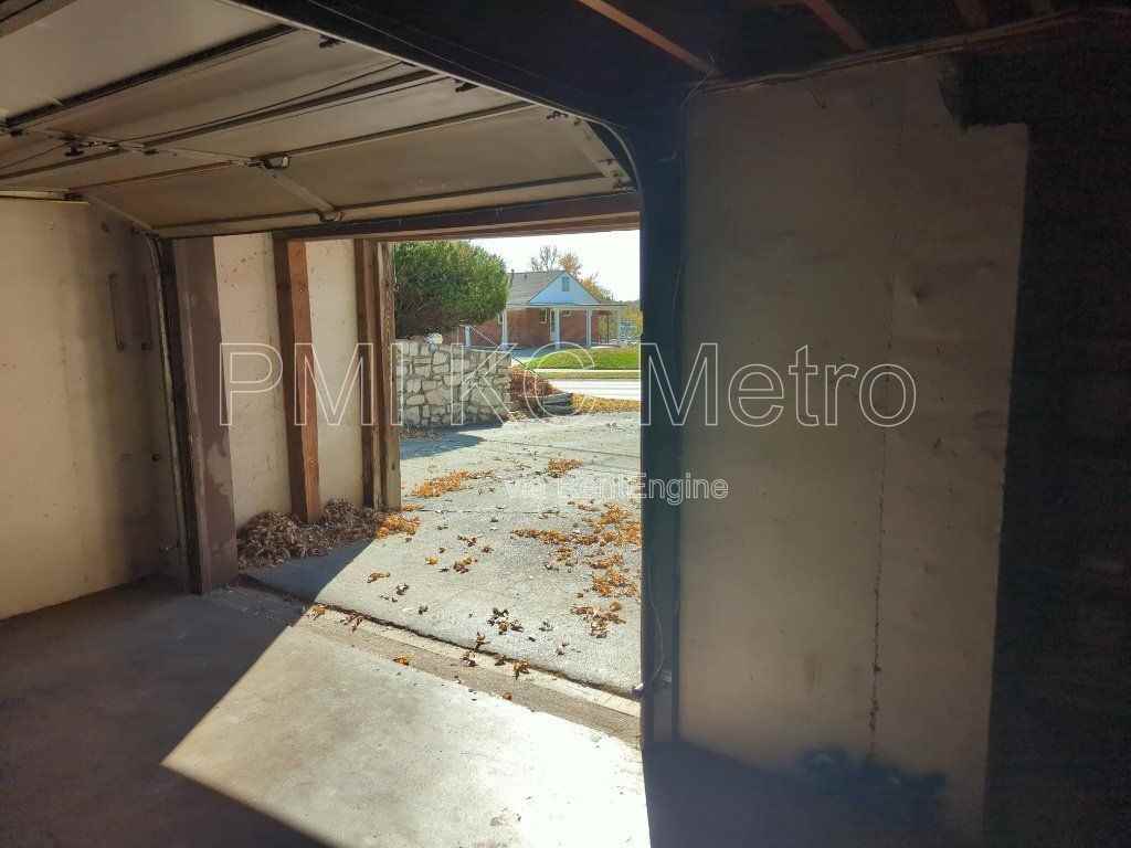 526 E Walnut St - Photo 2 of 6