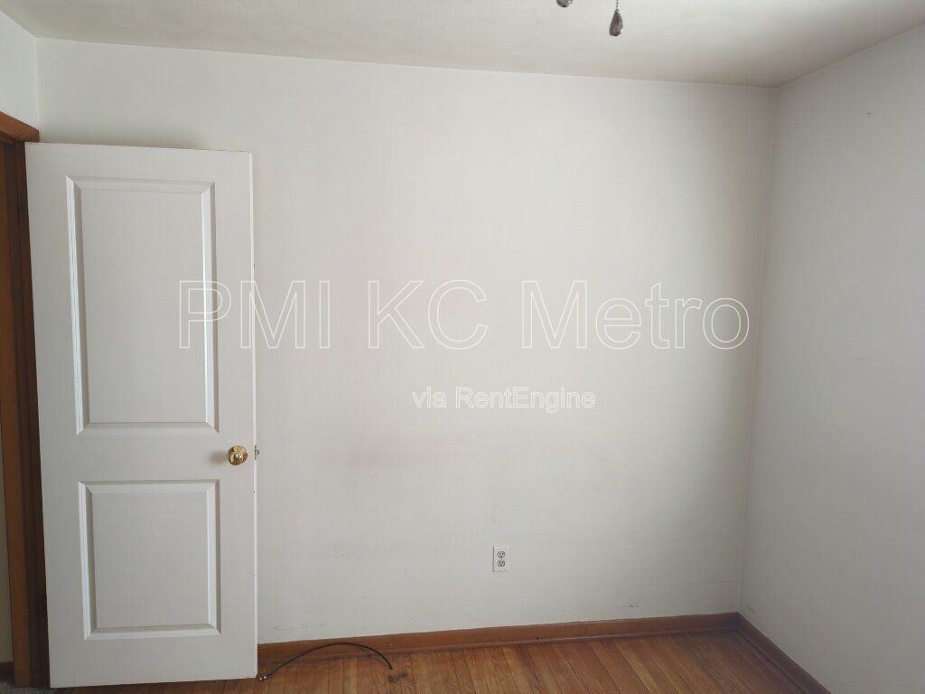 526 E Walnut St - Photo 6 of 6