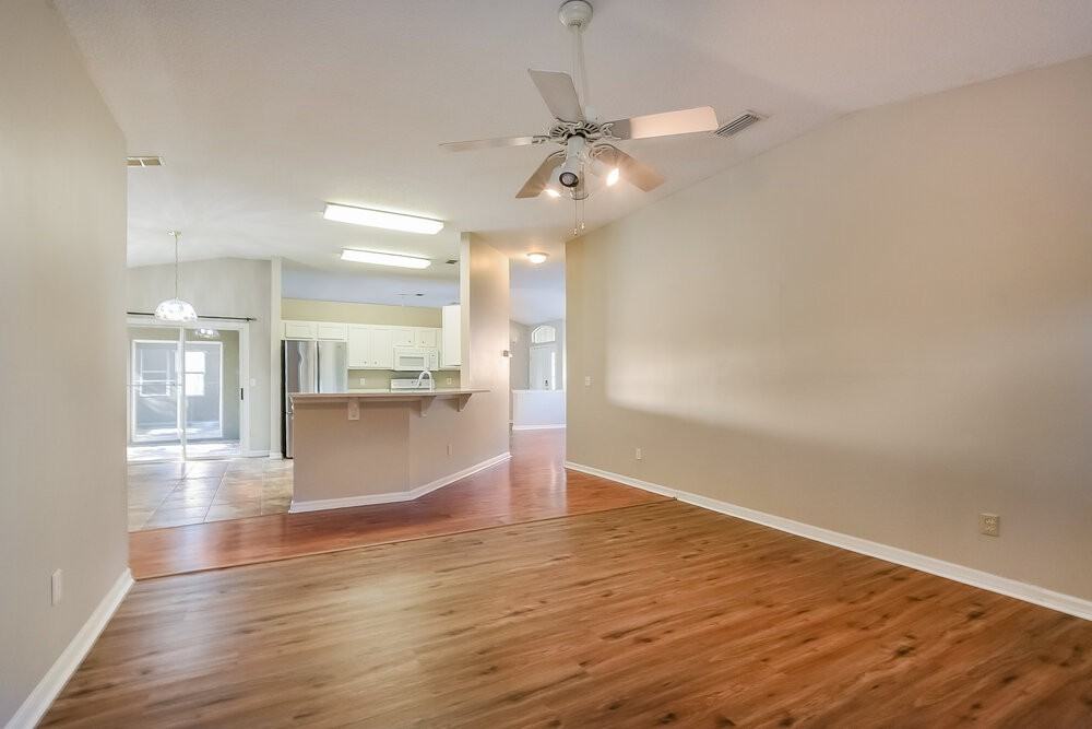 232 Valley Edge Dr - Photo 4 of 16