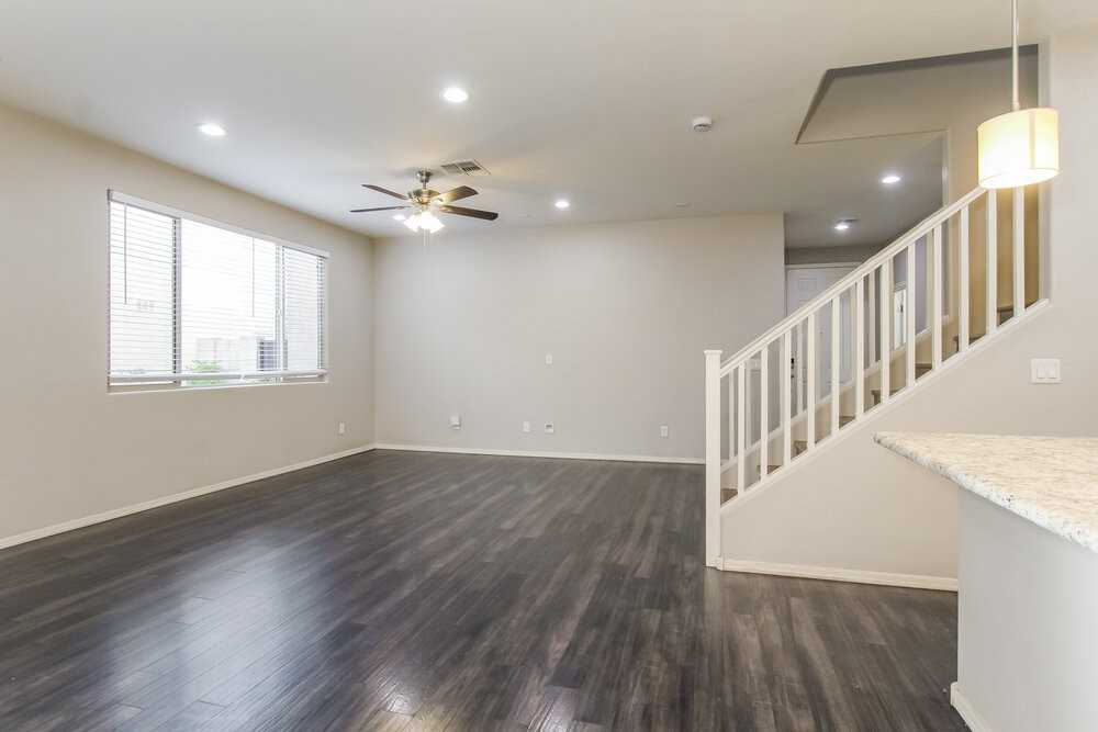 16417 W Latham St - Photo 5 of 17