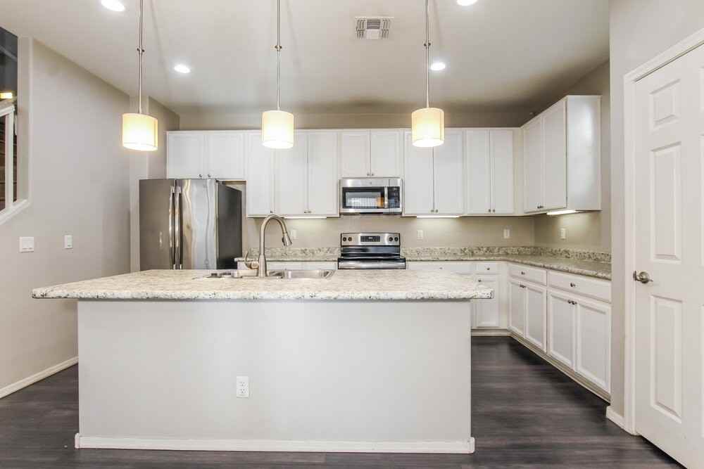 16417 W Latham St - Photo 7 of 17