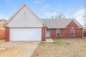 featured image of 10125 Oak Run Dr S