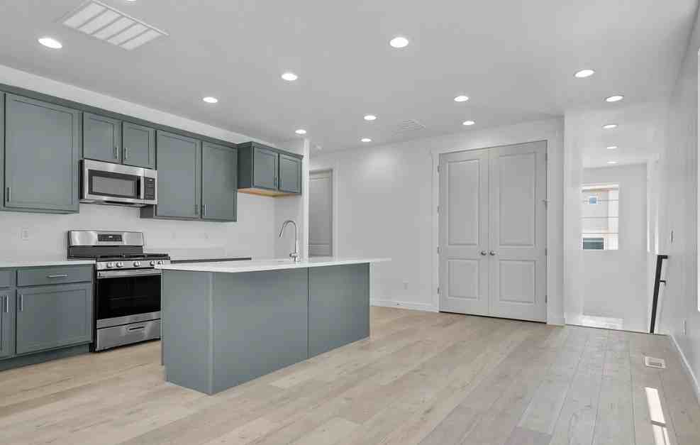 575 N Buffalo Grass Ln - Photo 4 of 20