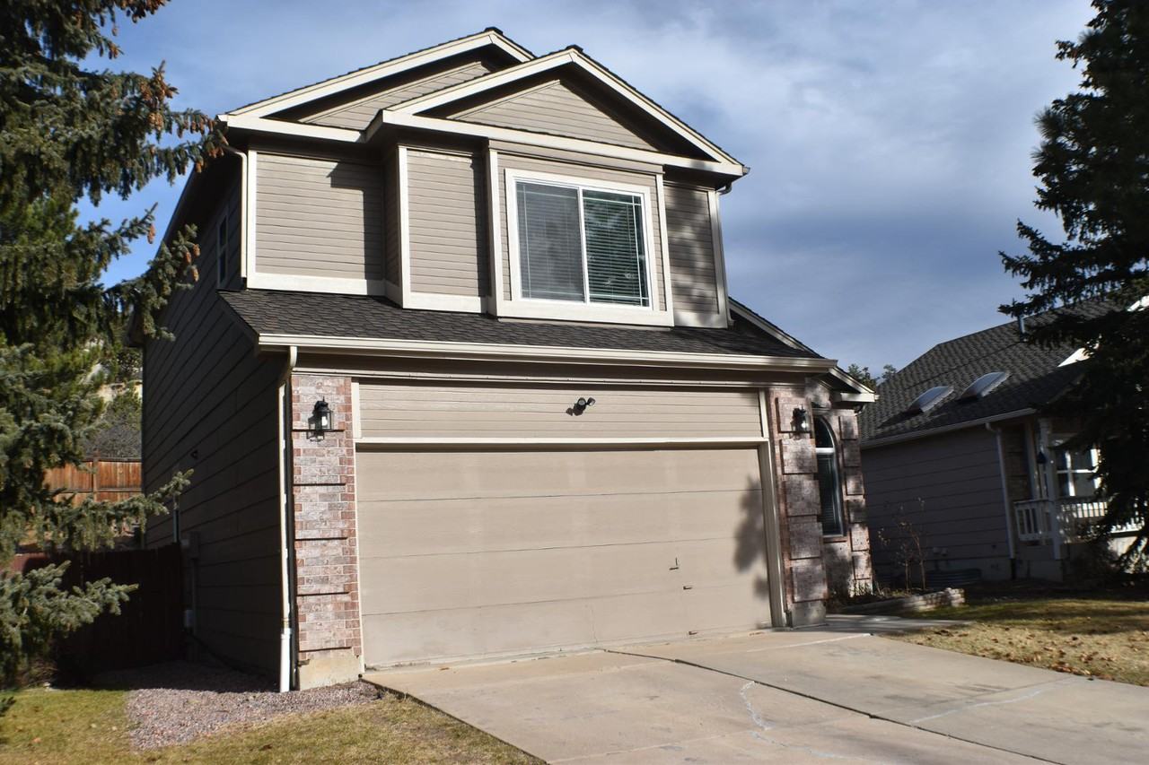 952 Dancing Horse Dr - Photo 3 of 50