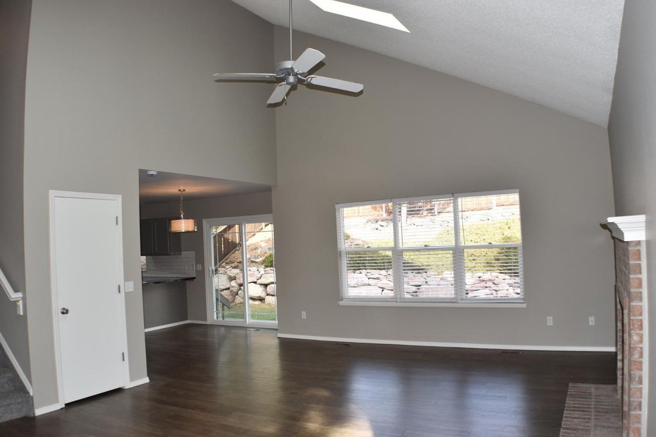 952 Dancing Horse Dr - Photo 5 of 50