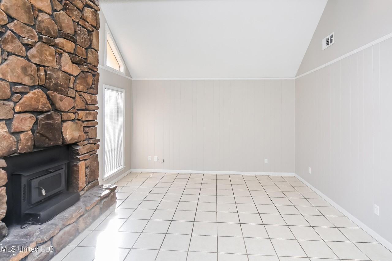 1876 Rapier Dr - Photo 3 of 15