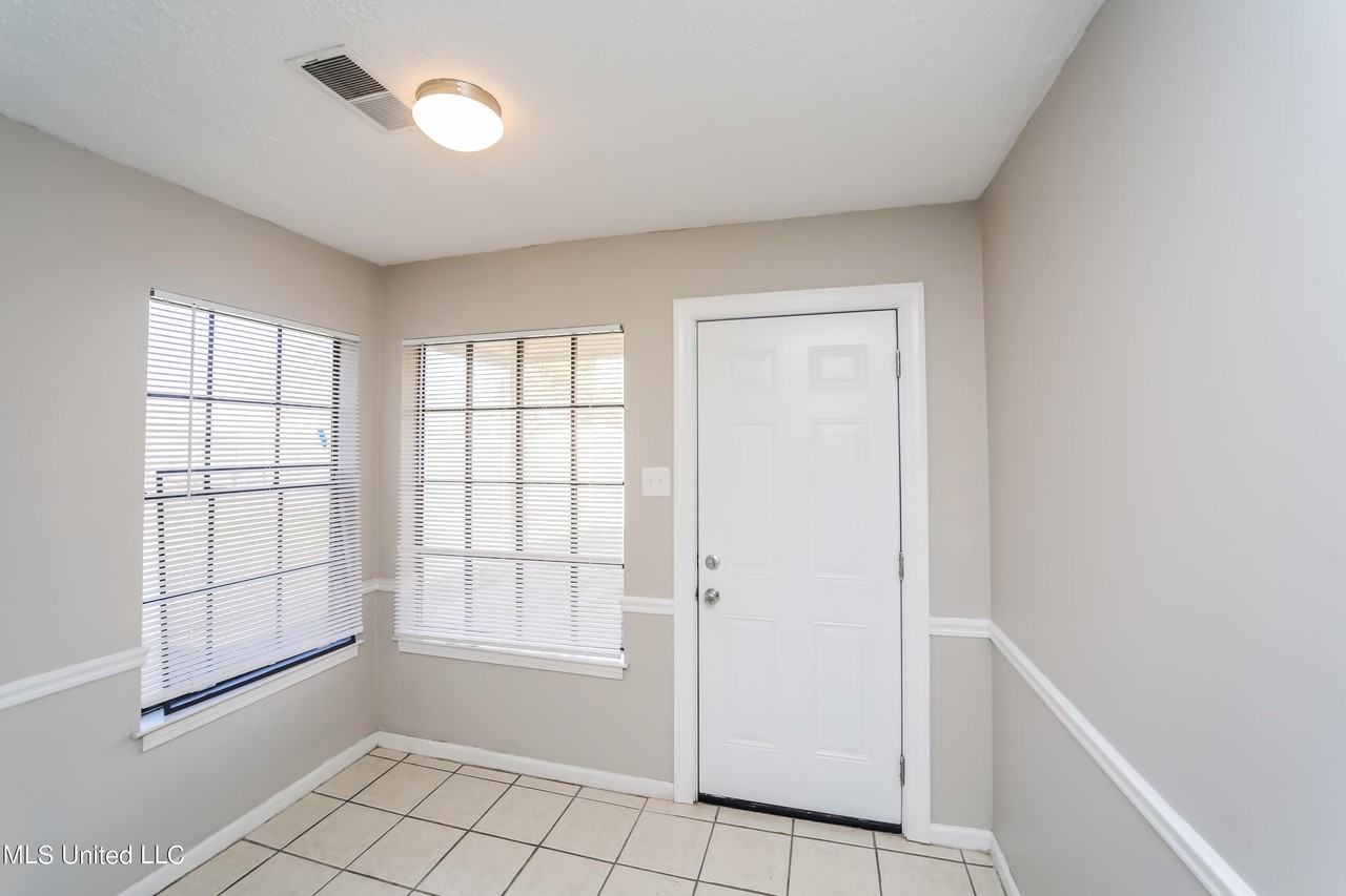 1876 Rapier Dr - Photo 5 of 15