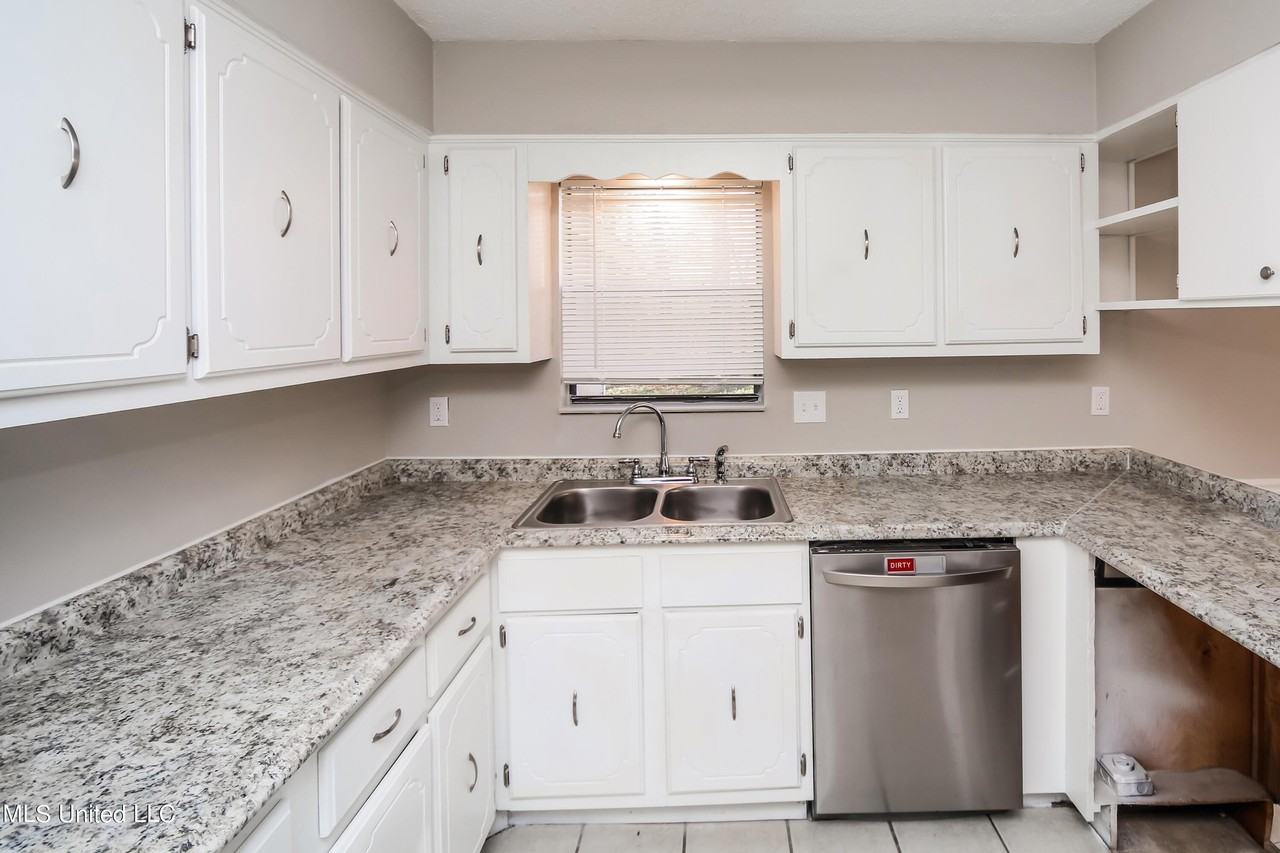 1876 Rapier Dr - Photo 6 of 15