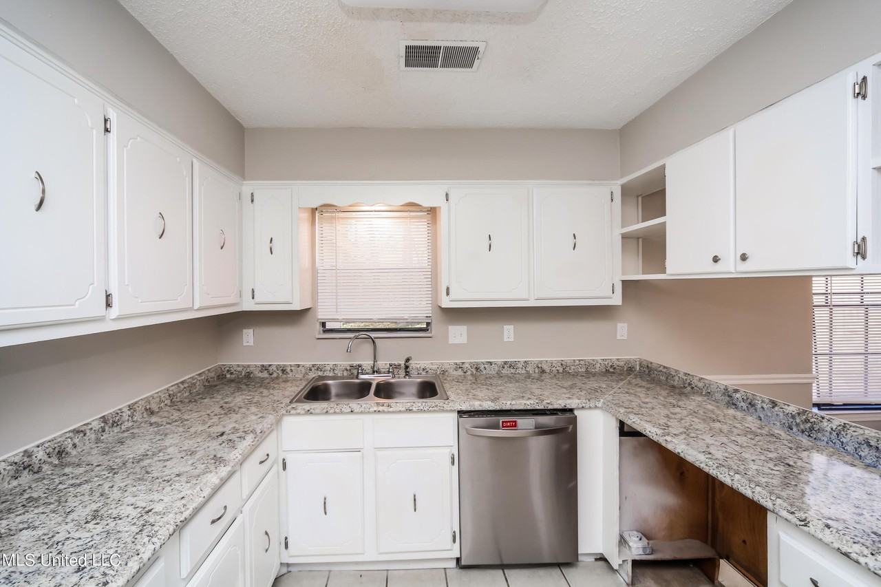 1876 Rapier Dr - Photo 7 of 15