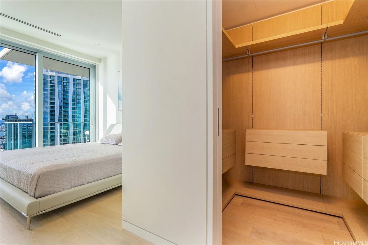 1118 Ala Moana Blvd #2805 - Photo 6 of 23