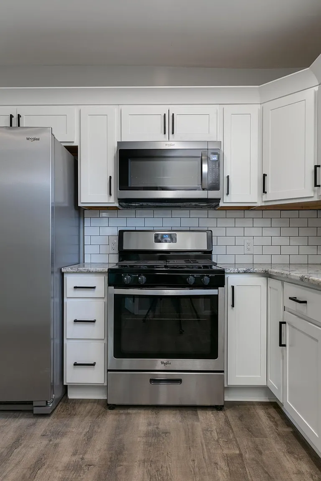 318 Bronson St #101 - Photo 3 of 20