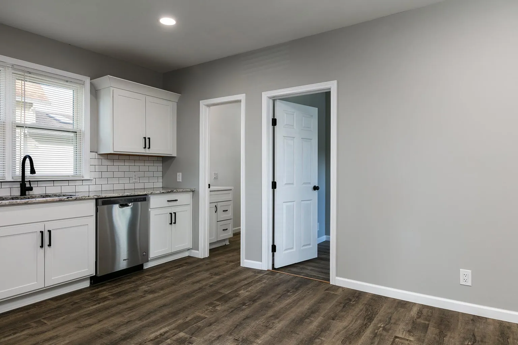 318 Bronson St #101 - Photo 4 of 20