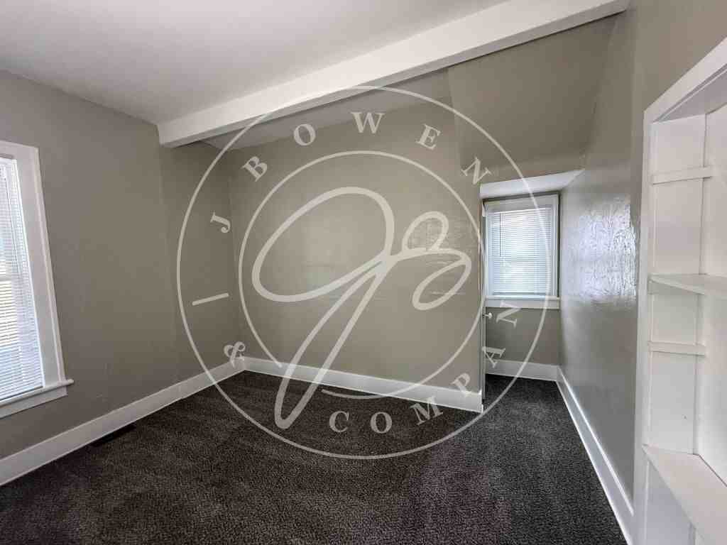 218 N Main St - Photo 3 of 8