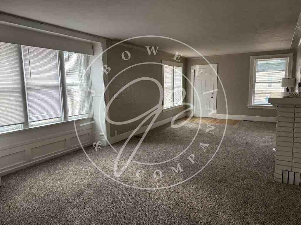 218 N Main St - Photo 5 of 8