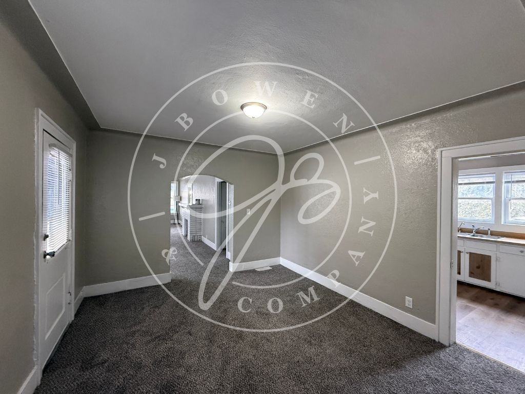 218 N Main St - Photo 7 of 8