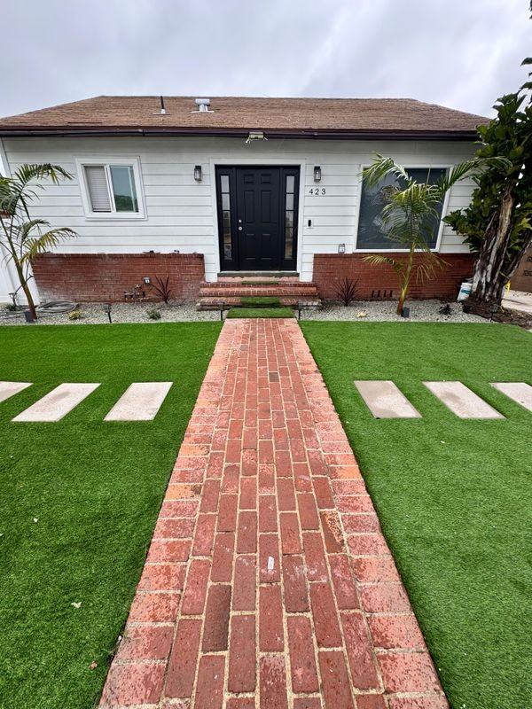 423 E Esther St - Photo 2 of 38