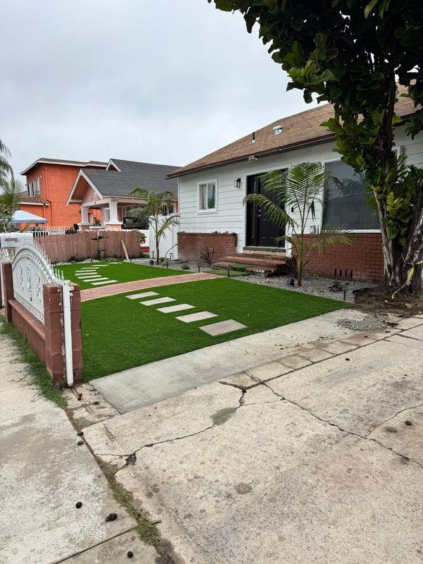 423 E Esther St - Photo 3 of 38