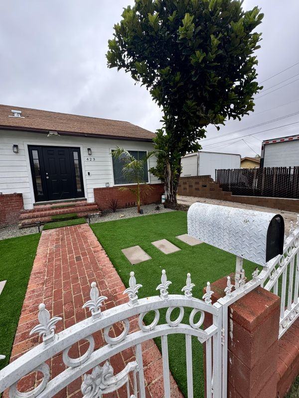 423 E Esther St - Photo 4 of 38