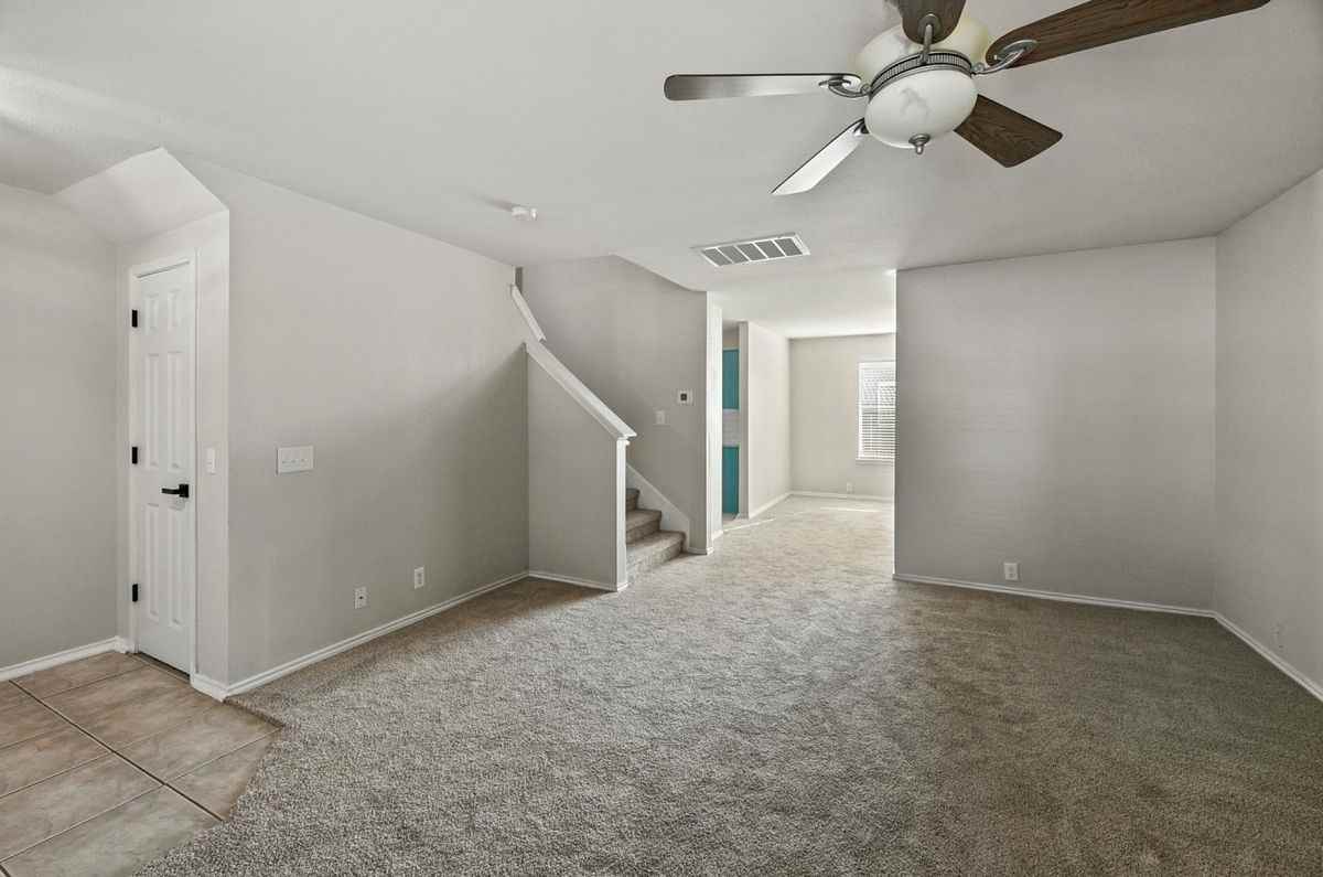 3933 Brook Hollow Dr - Photo 5 of 20