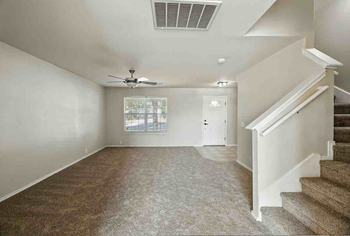 3933 Brook Hollow Dr - Photo 7 of 20