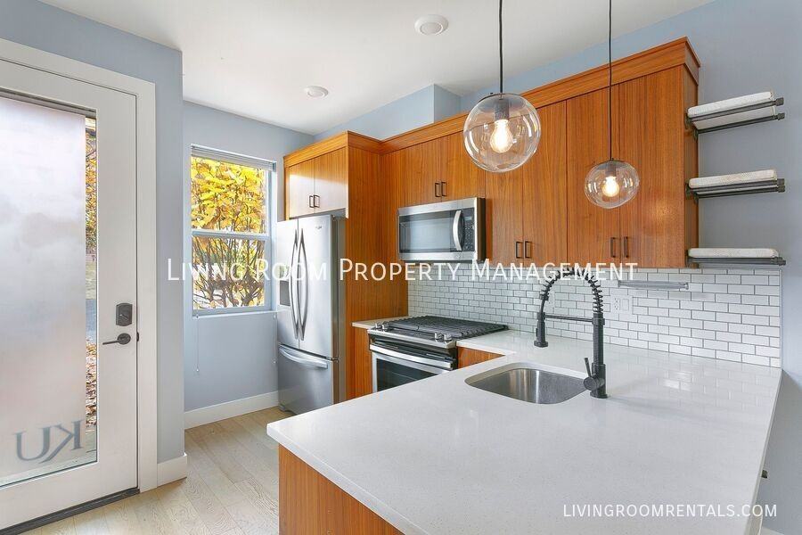 8622 N Edison St - Photo 4 of 31