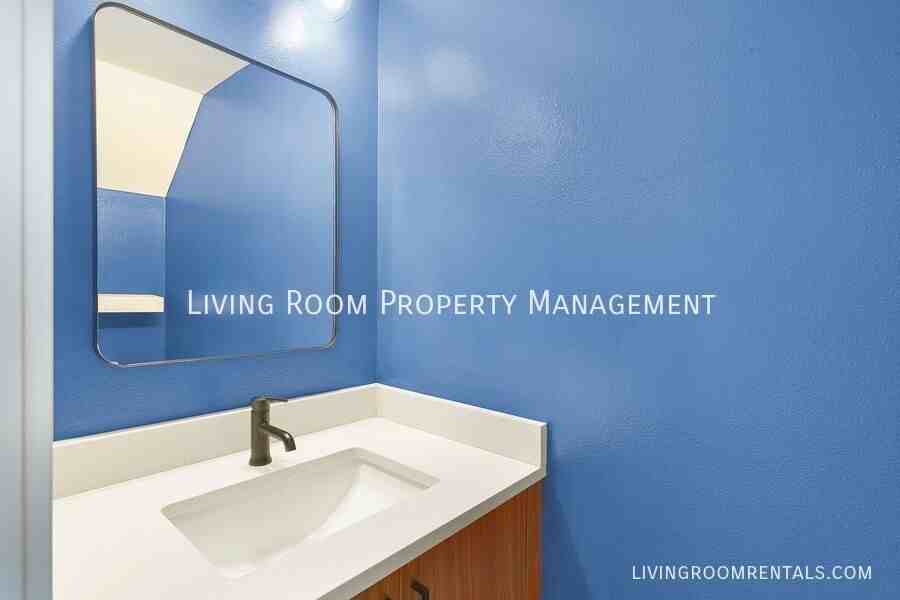 8622 N Edison St - Photo 7 of 31