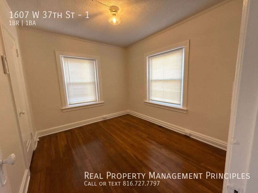 1607 W 37th St #1 - Photo 5 of 7