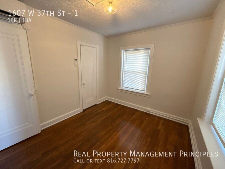 1607 W 37th St #1 - Photo 6 of 7