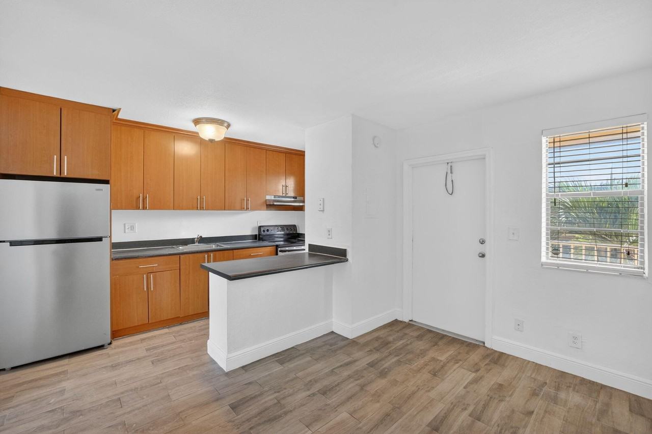 4071 N Dixie Hwy #4071-32 - Photo 2 of 9