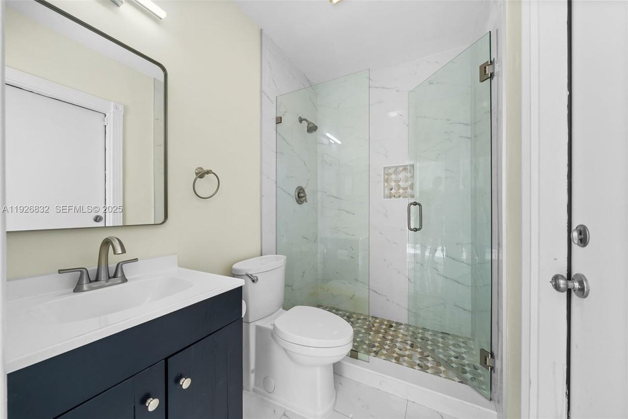 3925 Nw 19th Ave #3925 - Photo 3 of 30