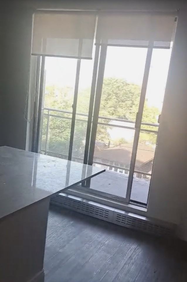 125 Wellington St N - Photo 2 of 5